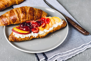 Croissant with cottage cheese and fresh fruits.