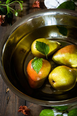 Fototapeta na wymiar Organic pears in a large bowl of water