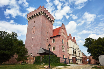 Fototapeta na wymiar Tower reconstructed royal castle in Poznan.