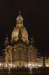 Fototapeta na wymiar Classic nightshot of Dresden's Frauenkirche, illuminated by spotlights.