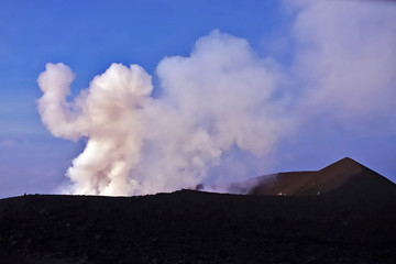 Volcan le Semeru sur l'île de Java