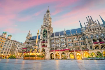 Münchner Skyline mit Rathaus Marienplatz © f11photo