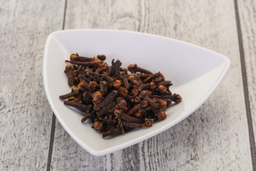 Dry clove seeds