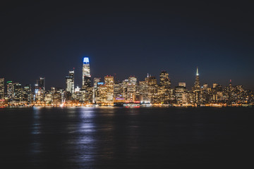 Fototapeta na wymiar Panoramic beautiful scenic view of the San Francisco city and Financial City skyscraper buildings in the evening, California
