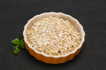 Raw oats in the bowl