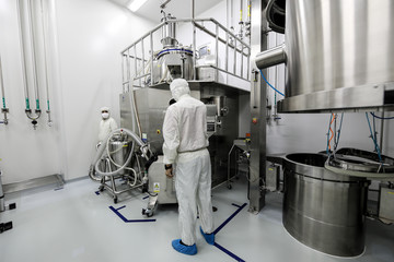Drug manufacturing laboratory equipment. - 283600570