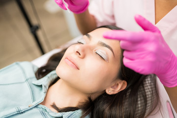 Obraz na płótnie Canvas Female Customer Getting Eyelashes Extension At Spa