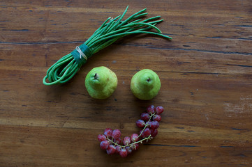 A smiling face made out of fruits and vegetables © Marlon
