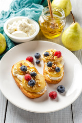 Toasts with pear, cream cheese, nuts and honey.