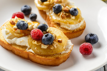 Toasts with pear, cream cheese, nuts and honey.