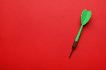 Green dart arrow on red background, top view with space for text