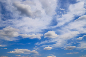 Fototapeta na wymiar White cumulus clouds against the blue sky, rain clouds. Picturesque landscape background, weather, climate
