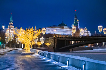 Obraz premium Moscow in the winter. Russia. Kremlin embankment decorated for Christmas. New Year in Moscow. View of the Kremlin wall. Russian cities on New Year's. Christmas in the Russian Federation.