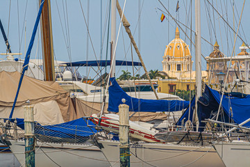 Obraz premium sailboat in harbor in cartagena Colombia