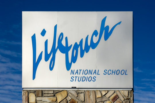 Lifetouch National School Studios Sign
