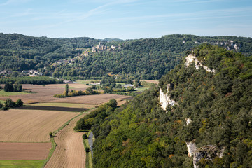 Fototapeta na wymiar View over the Dordogne valley towards the medieval chateau of Castelnaud-la-Chapelle