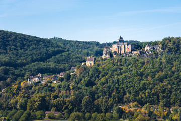 Fototapeta na wymiar Chateau of Castelnaud-la-Chapelle surrounded by dense forest