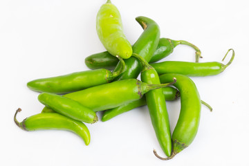 Chile serrano en fondo blanco