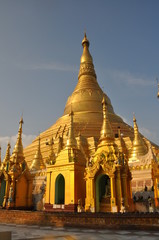 Fototapeta na wymiar Old Bagan temple and ruins in Myanmar