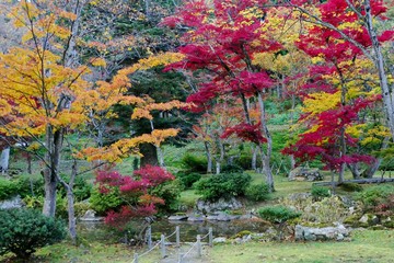 《旧池田氏庭園 払田分家の紅葉》秋田県大仙市