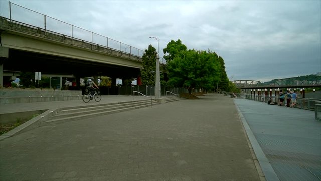 Bicyclists and tourists enjoying the Portland Oregon view from the Eastside Esplanade