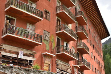 Südtirol, Martell, Matrtelltal, Lost Place, Hotel, Paradiso, Val Martello, Fenster, baufällig,...