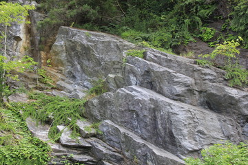 段になった岩場