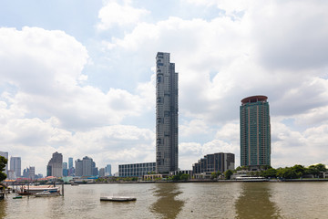Obraz premium BANGKOK, THAILAND - July 20 : Bangkok. Bangkok view in the business from river Chao Phraya. Bangkok cityscape. on July 20, 2019 in Bangkok.