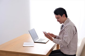 作業着を着た男性　ポートレート