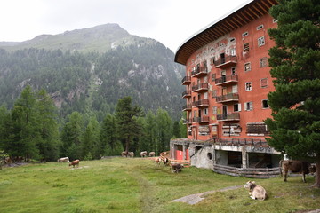 Südtirol, Martell, Matrtelltal, Lost Place, Hotel, Paradiso, Val Martello, Fenster, baufällig,...