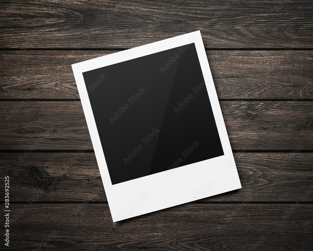 Poster Empty polaroid photo frames mockups template on a wooden table background for putting your pictures. Paper sheet for printing images or recording picture of film cameras.