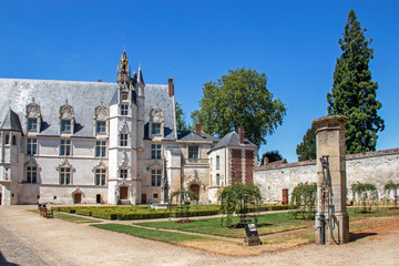 Fototapeta premium Beauvais. Cour de l'ancien palais épiscopal sur la place de la cathédrale Oise. Picardie. Hauts-de-France