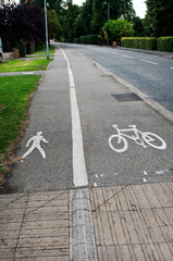 Obraz premium Asphalt roads are broken up by signs, cyclists and pedestrians