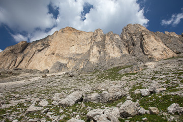 Fototapeta premium view of Gruppo del Catinaccio Rosengarten Group Dolomites, Italy, Hirzelweg