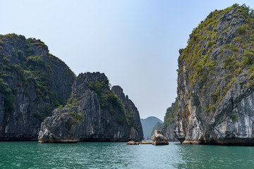Vue rapprochées de la Baie d'Ha Long et de la baie de Lan Ha