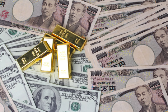 5 of  999.9 % of 1000 g Gold bars  placed on dallar banknotes  and Yen bank notes