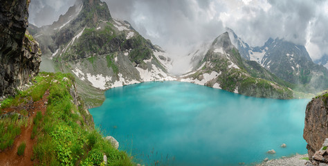 Alpine lake Klukhor with beautiful water and surrounded by mountains in the Caucasus in the Karachay-Cherkess Republic - obrazy, fototapety, plakaty