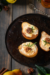 Baked pears with ricotta and walnuts