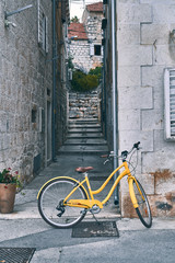 Fototapeta na wymiar Yellow bicycle on the street