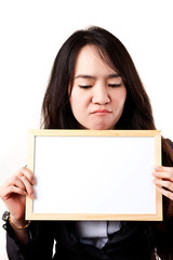 Naklejka premium Business woman holding a blank white board