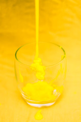 amarillo