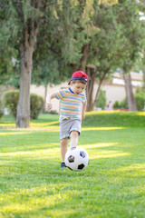 Obraz premium Boy running towards ball on a field