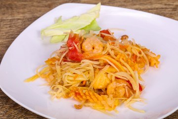 Thai salad with papaya and prawn