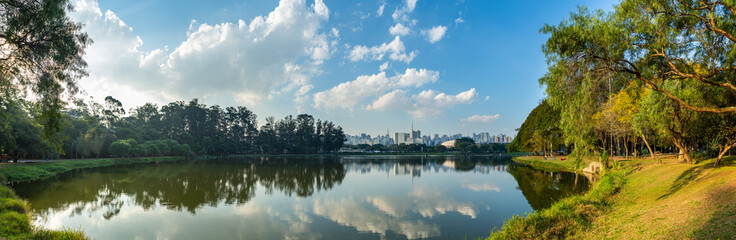 Fototapeta na wymiar Parque Ibirapuera em São Paulo, Brasil