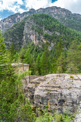 Fototapeta na wymiar Ruine eines historischen Bunkers im Gebirge