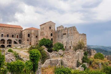 Fototapeta na wymiar old ruins in Mystras town