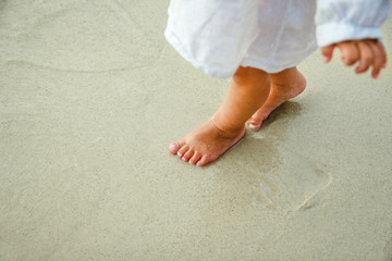 Fototapeta na wymiar beautiful legs on the sand by the Greek sea