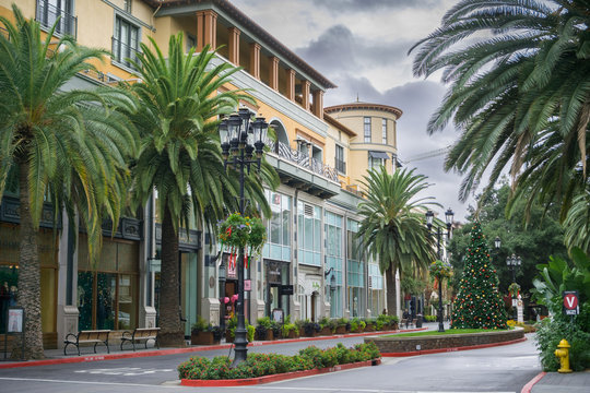 November 8, 2017 San Jose/CA/USA - Street In The European Style Inspired Shopping District Santana Row, San Francisco Bay Area, California