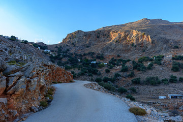 Vue des montagnes aride désert en Grèce en Crête
