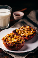 French toasts with caramelized apple